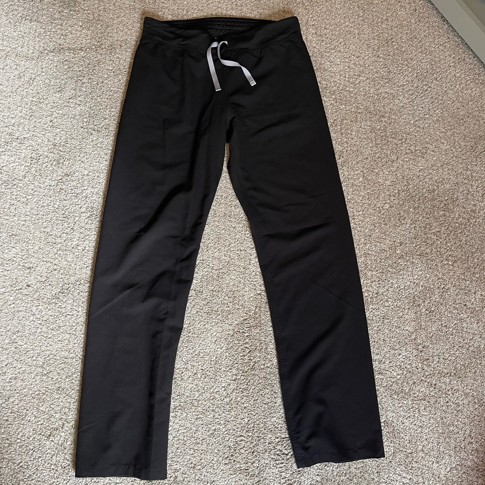 Figs Livingston scrub bottoms in black - size medium tall - in GREAT condition!